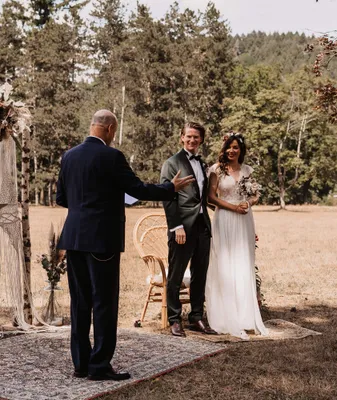 Bernd spricht zu Carmen und Jasper